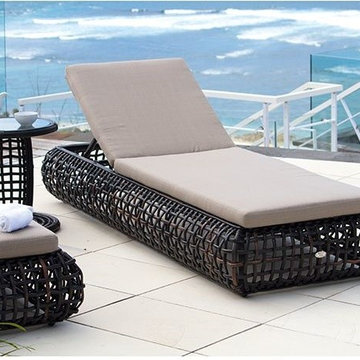 Dynasty Chaise in Black Wicker