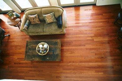 Design ideas for a traditional living room in Sacramento with dark hardwood floors.