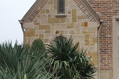 Home design - traditional home design idea in Dallas