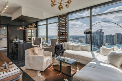 Transitional living room photo in Nashville