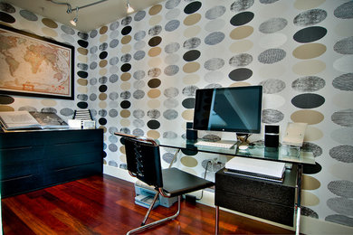 Contemporary home office in DC Metro.