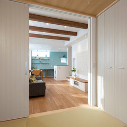 アクセントクロスが爽やかなナチュラルスタイルの家 - Bamboo Flooring