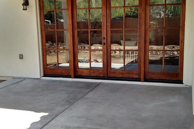 フェニックスにあるサンタフェスタイルのおしゃれな玄関の写真