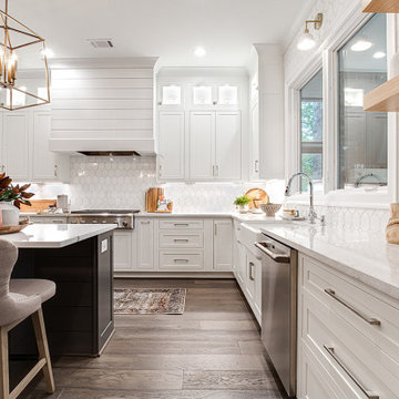 Oconomowoc Elegance: A Chef's Dream Kitchen by the Lake