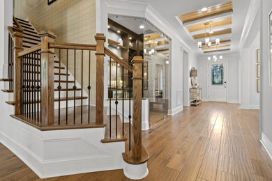 Example of a classic entryway design in Orlando