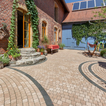 Ein harmonisches Farbspiel im Hof