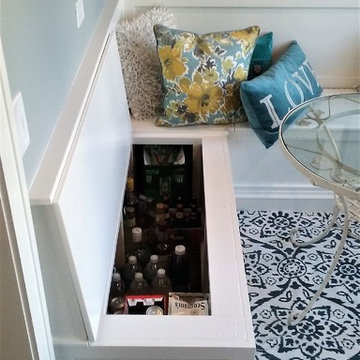 Kitchen built in , banquette with storage