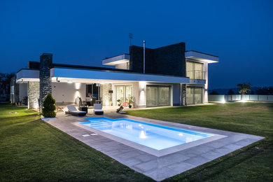 Immagine della facciata di una casa grande moderna
