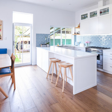 U-shape Kitchen with Island Seating