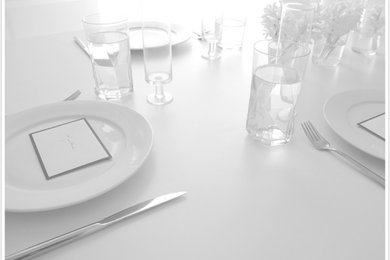 Example of a minimalist dining room design in San Francisco