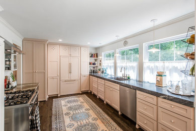 Kitchen - cottage kitchen idea in Nashville