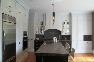 Transitional kitchen photo in Toronto