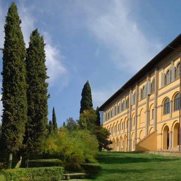 Outstanding historic convent with lands Pistoia