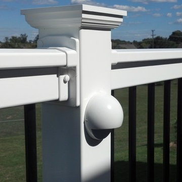 White Vinyl Rail System_Black Aluminum Balusters_Deck Lighting
