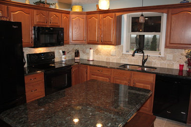 Example of a classic kitchen design in Indianapolis
