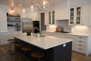 Kitchen - kitchen idea in Salt Lake City