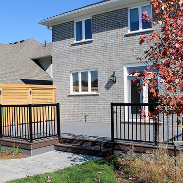 Deck with privacy screen