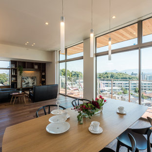 福岡のコンテンポラリースタイルのLDKの画像 (白い壁、無垢フローリング、茶色い床)