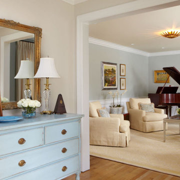 Transitional Style: Family Room