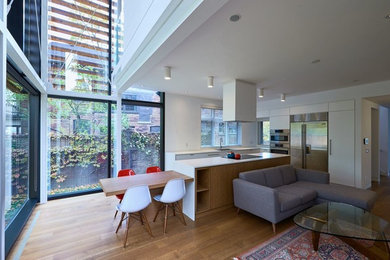 Example of a trendy kitchen design in Toronto