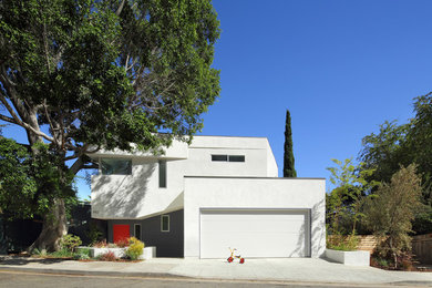 Modern white two-story flat roof idea in Los Angeles