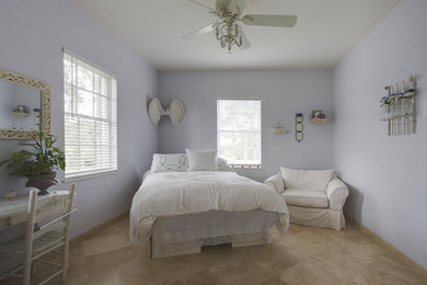 This is an example of a modern bedroom in Tampa.