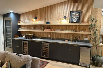 Minimalist home bar photo in Vancouver