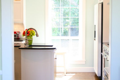 Example of a classic kitchen design in Salt Lake City