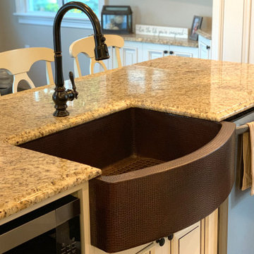 30" Hammered Copper Rounded Apron Front Single Basin Kitchen Sink (KASRDB30249)