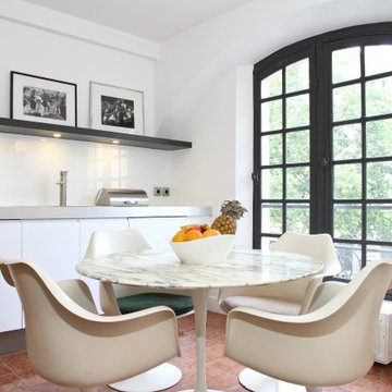 Bon appétit in our cozy dining room