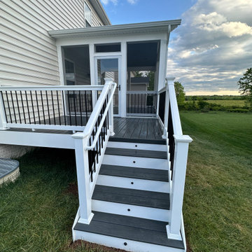 Trex Enhance Basics Clam Shell Deck with Screened Porch