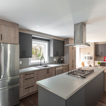 Contemporary two tone Kitchen Wood and Matte Black Acryl
