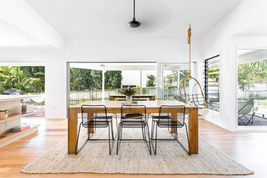 Contemporary dining room in Brisbane.