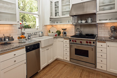 Inspiration for a transitional kitchen in Sacramento.