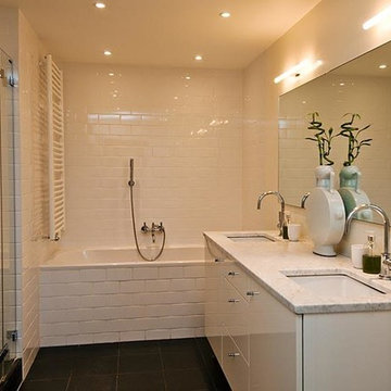 amsterdam, netherlands canal apartment, bathroom