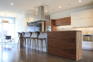 Kitchen - modern kitchen idea in San Diego