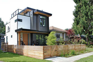 Minimalist home design photo in Seattle