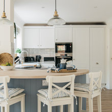 Kitchen Tour: A Bright Family Space With a Genius Peninsula Unit