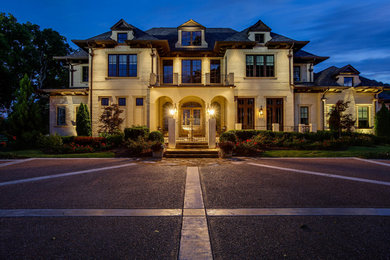 Example of a mountain style exterior home design in Nashville