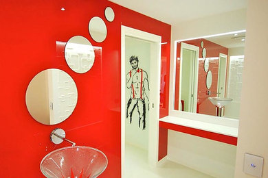 Inspiration for a modern bathroom in Gold Coast - Tweed.