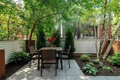 This is an example of a contemporary landscaping in Chicago.