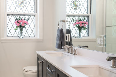 Example of a transitional bathroom design in St Louis