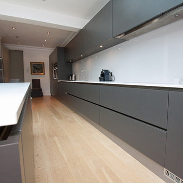 Handleless matt grey kitchen