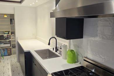 Kitchen - kitchen idea in Orange County