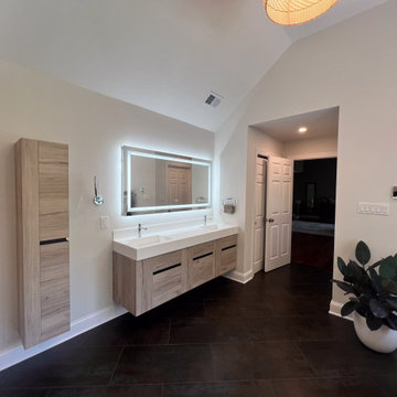 Spacious & Contemporary Bathroom