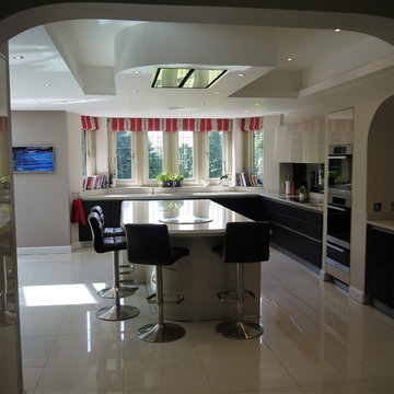 Dark Oak & Gloss Ivory handle-less Kitchen