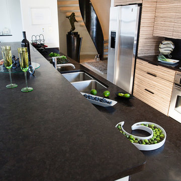A Spiced up kitchen - with Creamy Zebrano Veneer