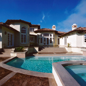 Fine Homes & Pools