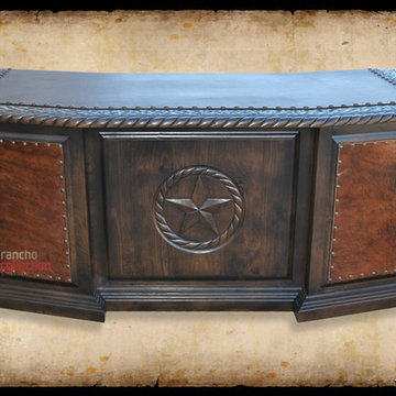 Conquistador Western Desk with Leather
