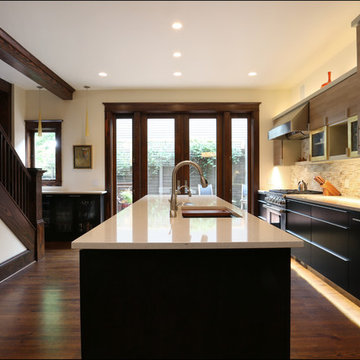 Saskia & Frank's Warm and Sleek Kitchen